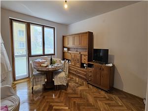 Apartament 3 camere decomandat la vila Strand