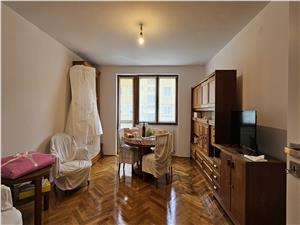 Apartament 3 camere decomandat la vila Strand