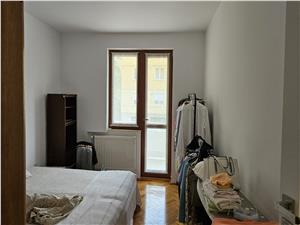 Apartament 3 camere decomandat la vila Strand