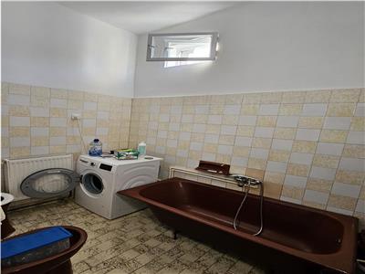 Casa cu gradina si garaj de inchiriat in zona Trei Stejari